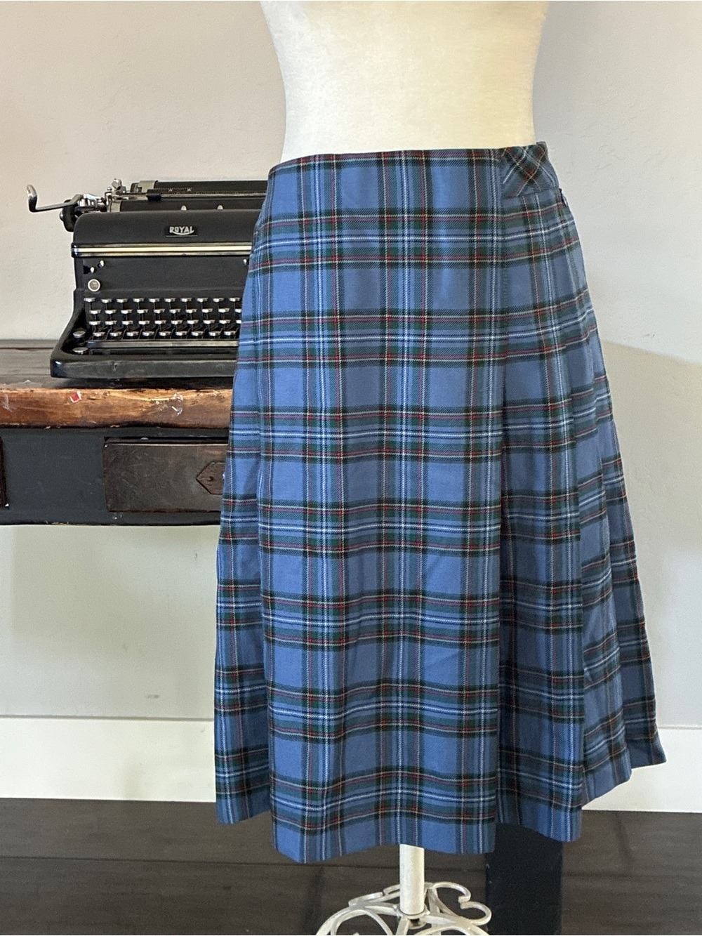 Vintage Pendleton Blue Tartan 100% Virgin Wool Pleated Skirt - Size 6